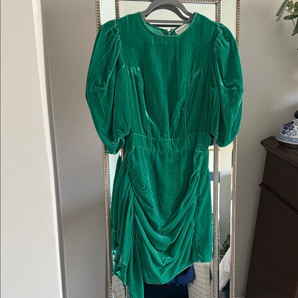 Elegant Green Dress with Puff Sleeves